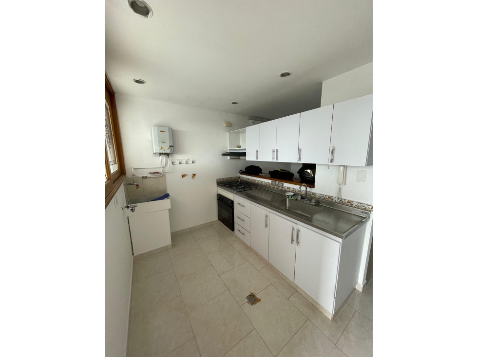 SE ARRIENDA APARTAMENTO EN LA LOMA DEL INDIO