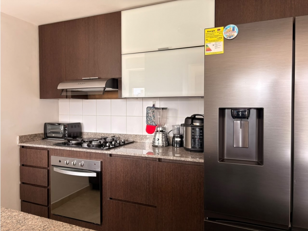 APARTAMENTO EN ARRIENDO LOMA DE LOS BERNAL AMOBLADO — foto 2