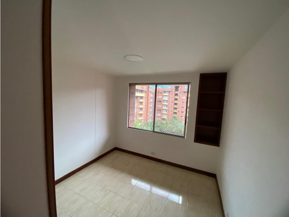 SE VENDE APARTAMENTO EN LAURELES CERCA AL EXITO — foto 5