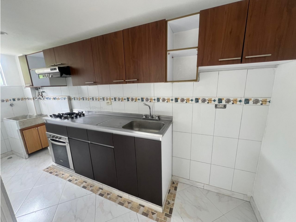 SE ARRIENDA APARTAMENTO EN LOMA DE LOS BERNAL CESIÓN — foto 2