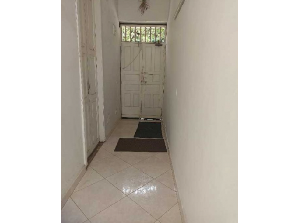 SE VENDE CASA UNIFAMILIAR EN LA AMERICA (B. CRISTOBAL) PARA INVERSION — foto 3