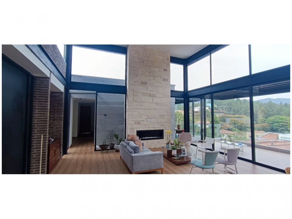 CASA EN VENTA LOMA DEL ESCOBERO ALTO UN NIVEL