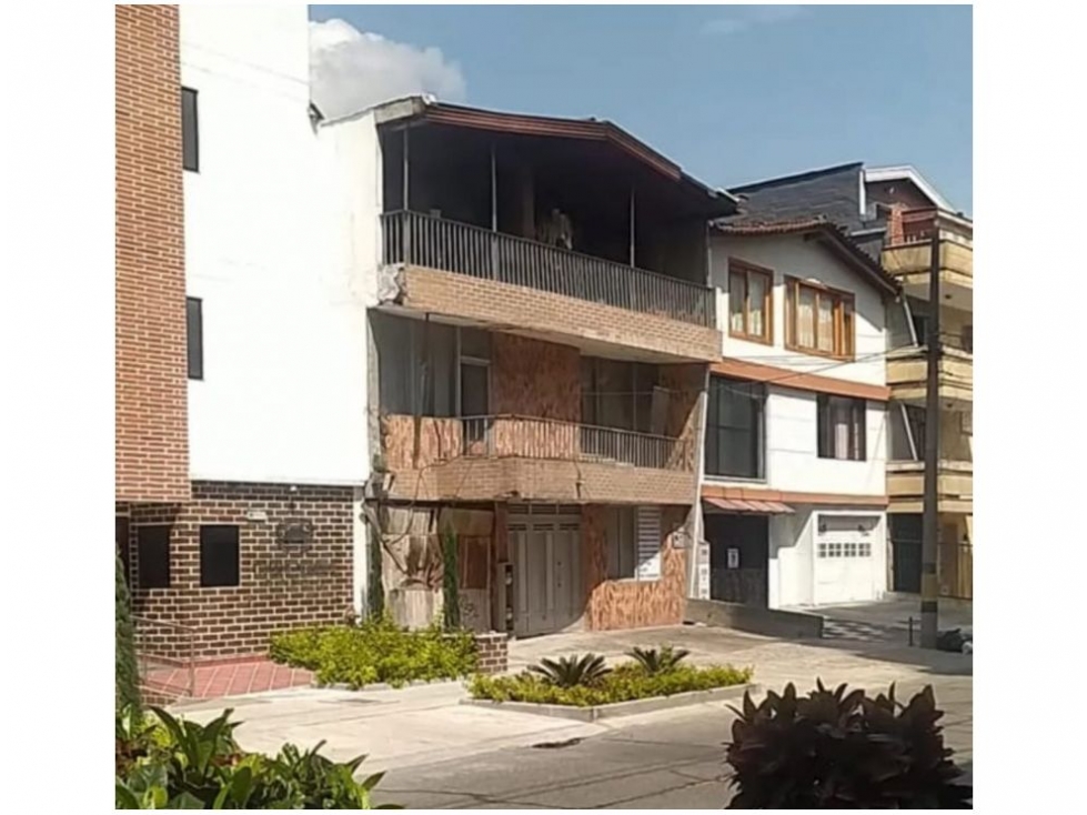 CASA LOTE EN VENTA LAURELES ESTADIO