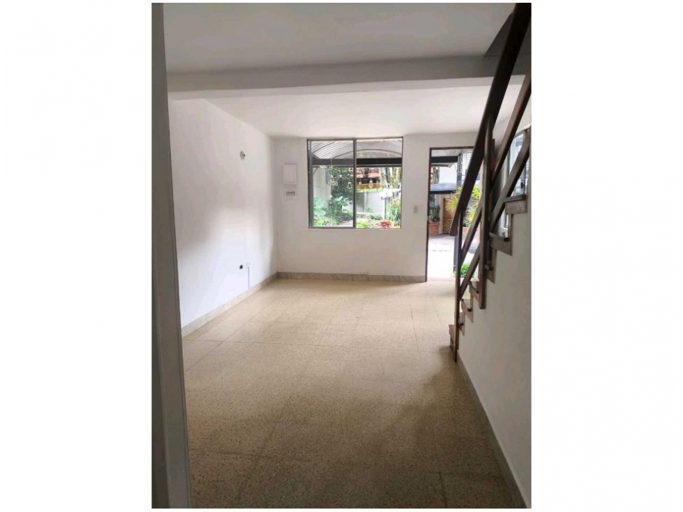 CASA EN VENTA BELÉN LA NUBIA 3 NIVELES