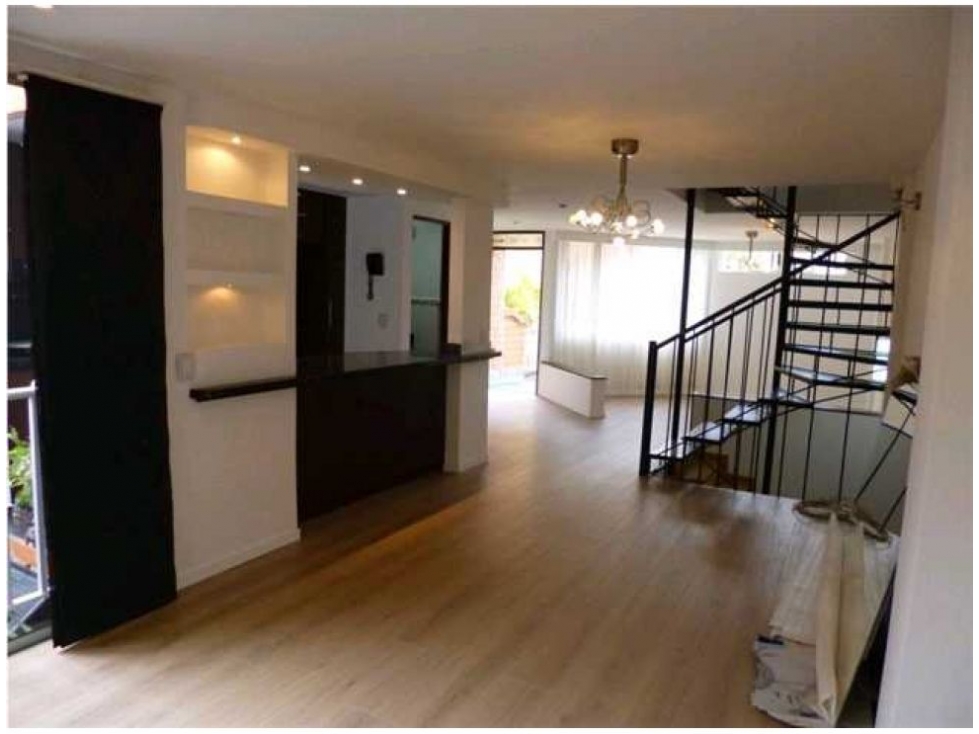 CASA EN VENTA REMODELADA BELÉN LA PLAMA