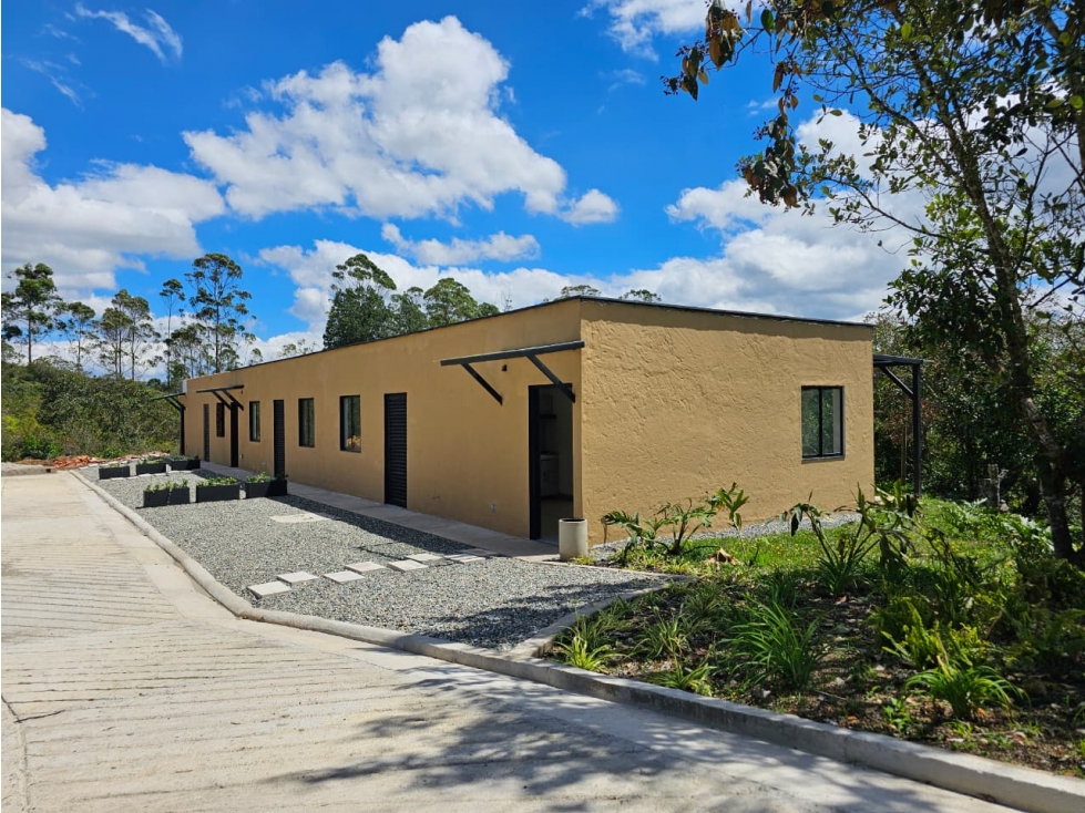CASA CAMPESTRE EN ARRIENDO EN RIONEGRO VEREDA MAMPUESTO APT1