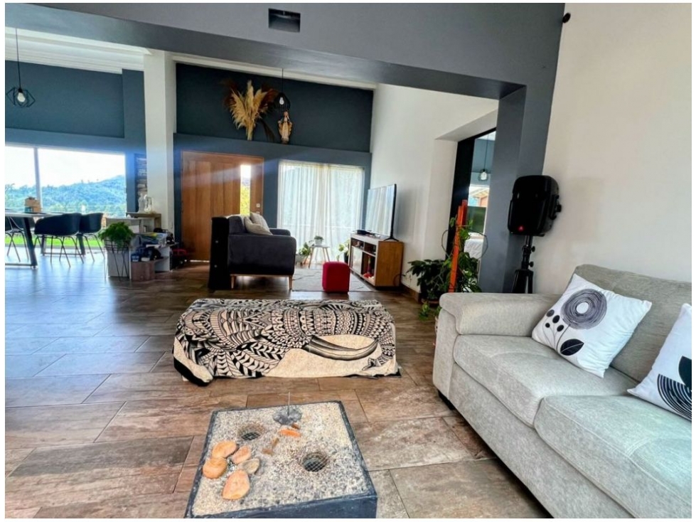 CASA EN VENTA LOMA DEL ESCOBERO PARTE ALTA