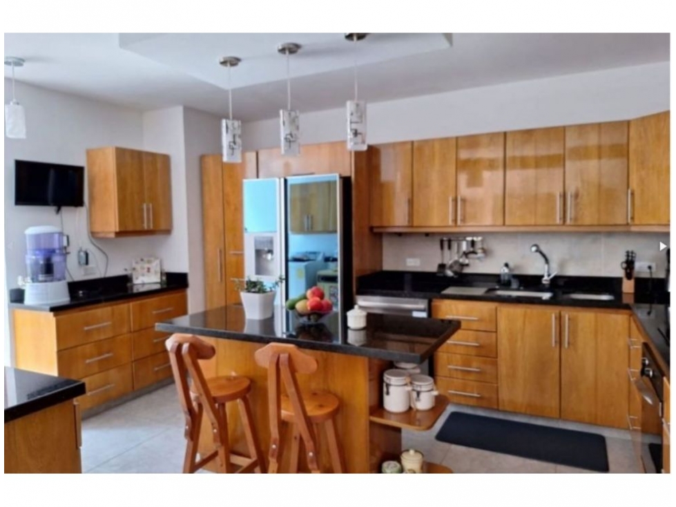 CASA EN VENTA EL POBLADO COLA DEL ZORRO