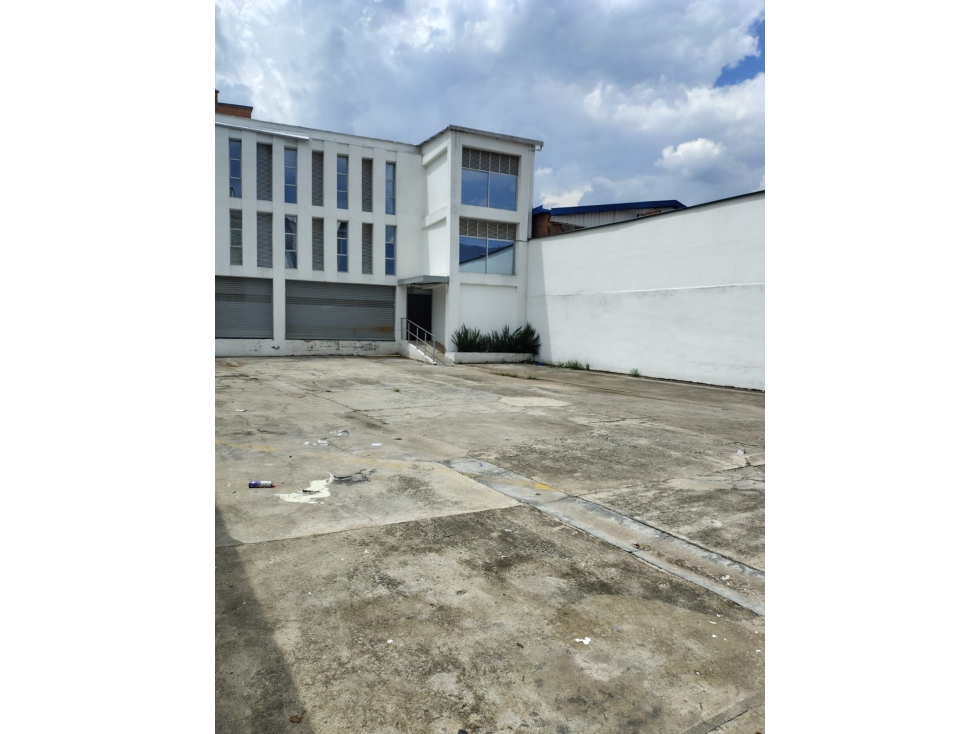 BODEGA PARA EL ARRIENDO EN ITAGUÍ - 1