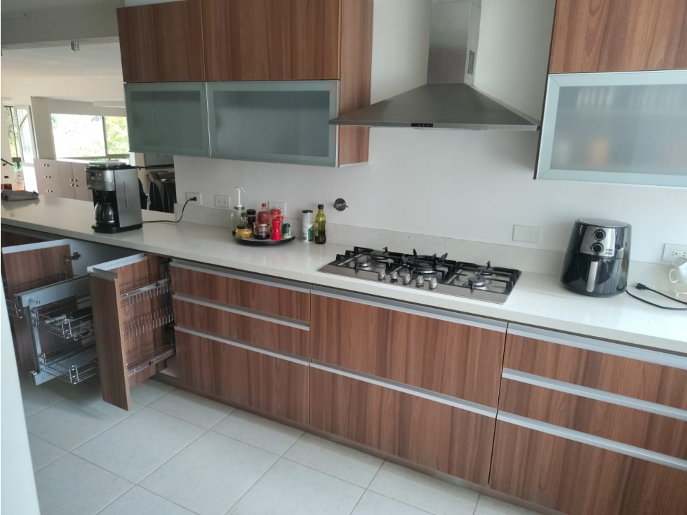 SE VENDE APARTAMENTO EN EL POBLADO SECTOR CASTROPOL
