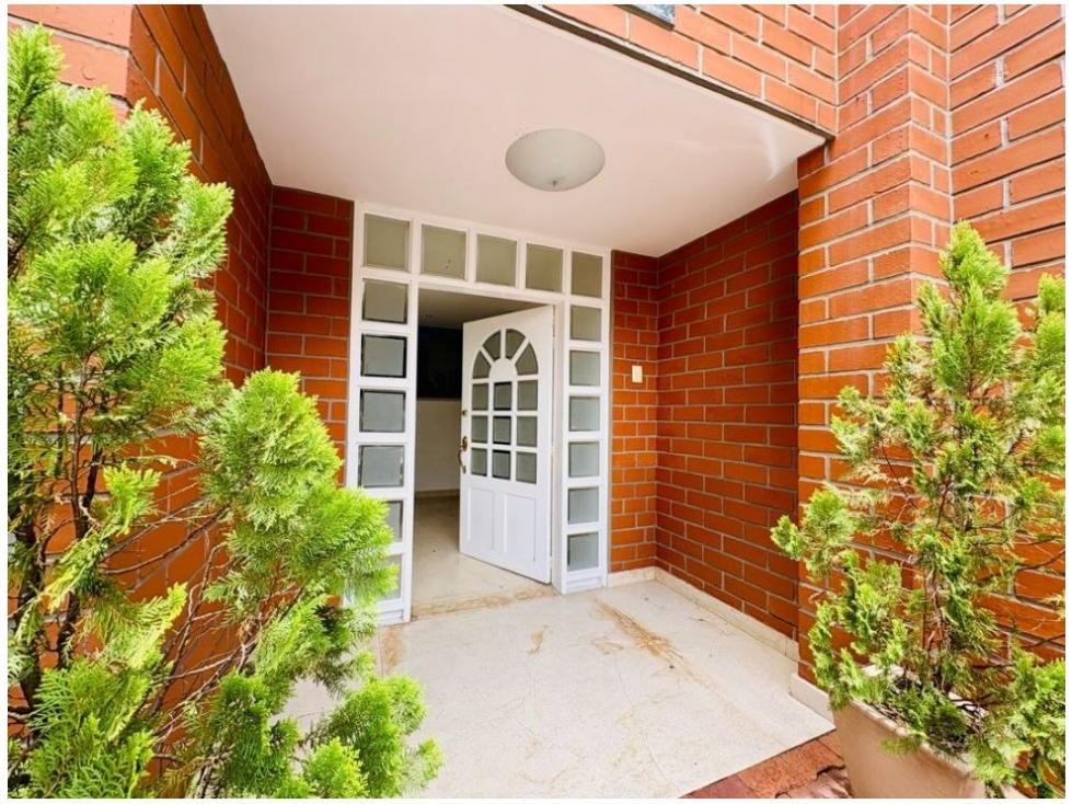 SE VENDE CASA EN ALTOS DEL POBLADO — foto 2