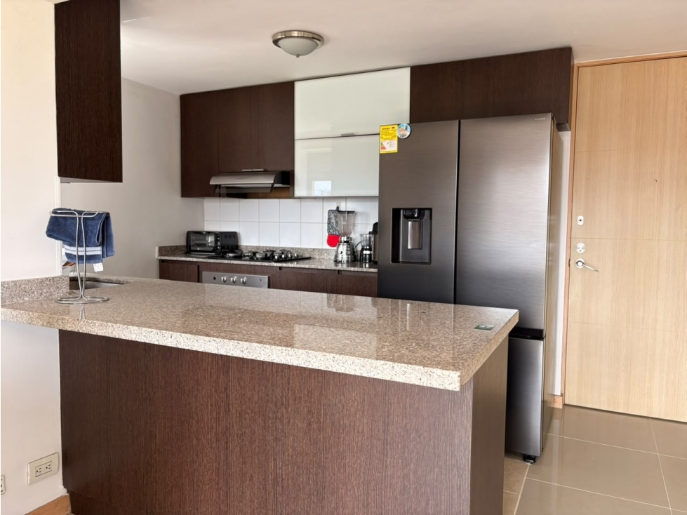 APARTAMENTO EN ARRIENDO LOMA DE LOS BERNAL AMOBLADO