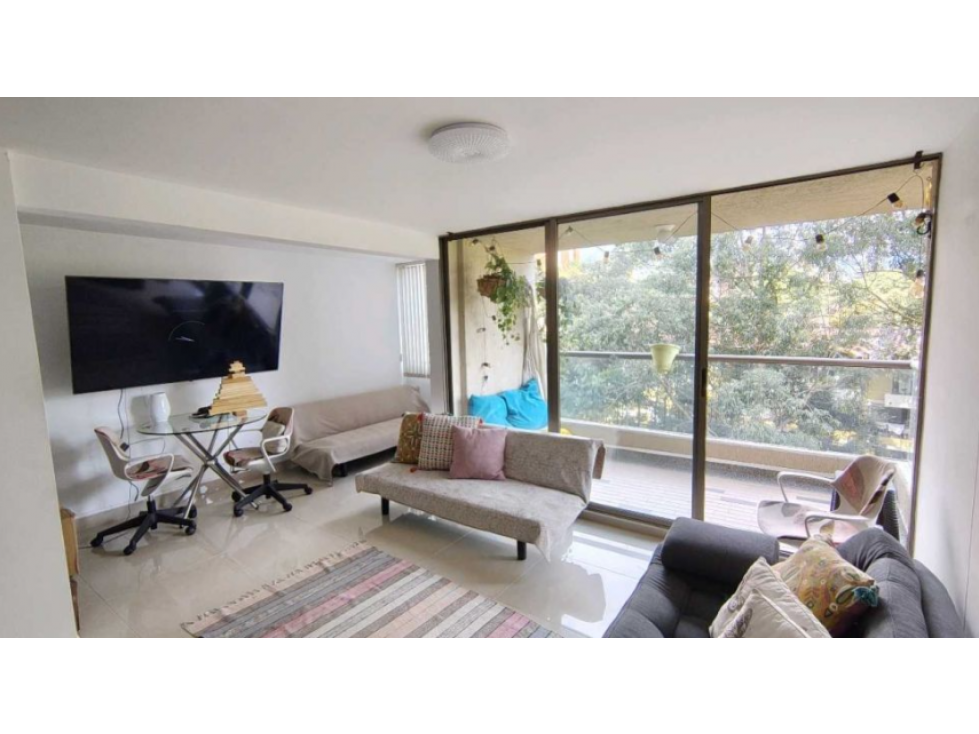 SE VENDE APARTAMENTO EN LOMAS DE LOS BERNAL — foto 2