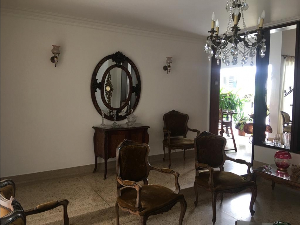SE VENDE CASA EN LAURELES VELODROMO