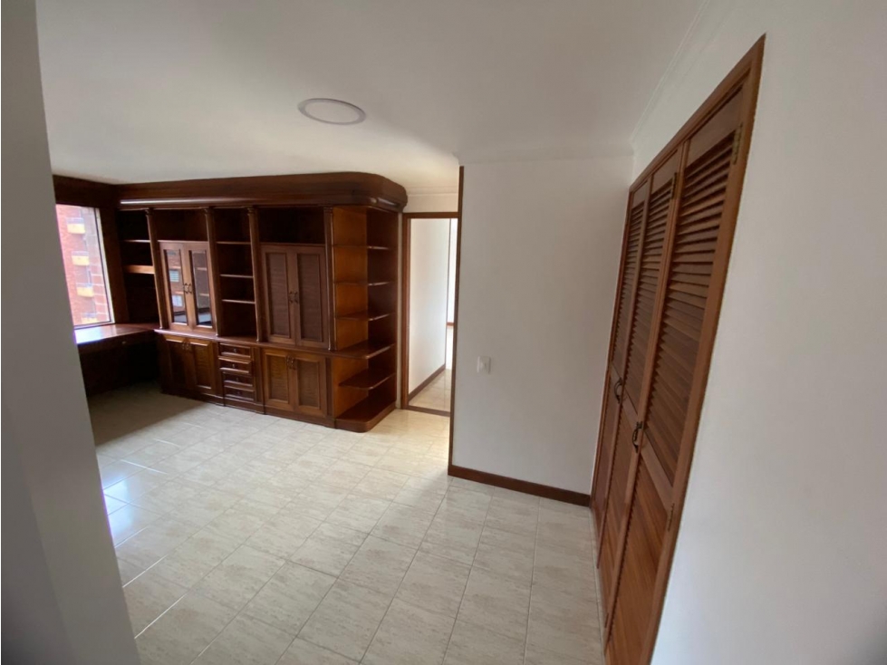 SE VENDE APARTAMENTO EN LAURELES CERCA AL EXITO — foto 4