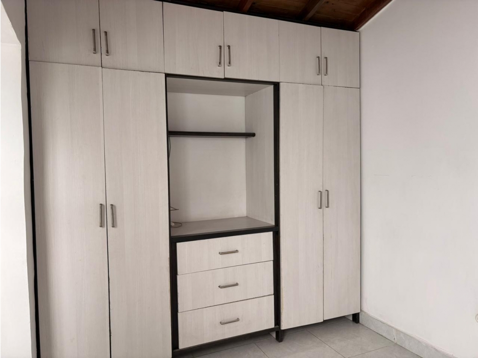 APARTAMENTO EN ARRIENDO LA ALMERIA CERCA A LA CASTELLANA — foto 4