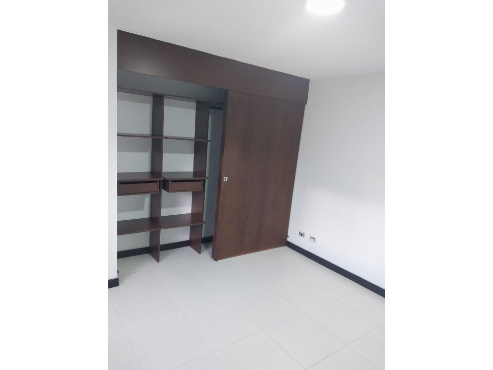 APARTAMENTO EN VENTA LOMA DE LOS BERNAL — foto 2