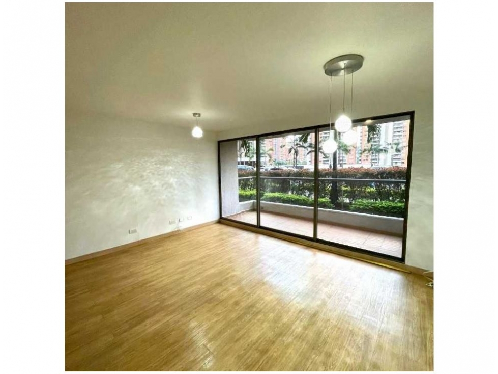 APARTAMENTO EN VENTA LOMA DE LOS BERNAL — foto 2