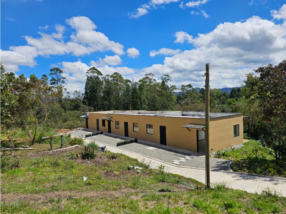 CASA CAMPESTRE EN ARRIENDO EN RIONEGRO con parqueadero y jardinero — foto 2
