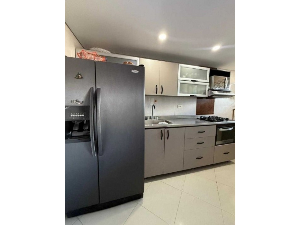 APARTAMENTO EN VENTA LOMA DE LOS BERNAL — foto 2
