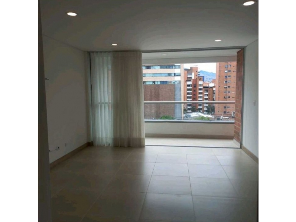 APARTAMENTO EN VENTA LAURELES NOGAL — foto 2