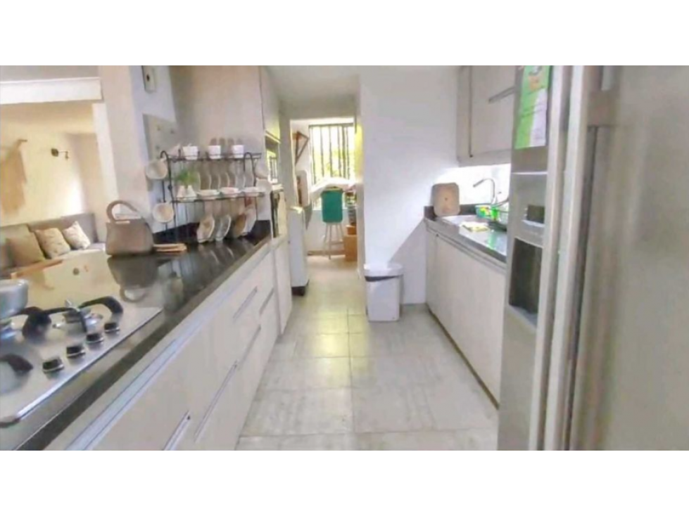 SE VENDE CASA REMODELADA EN LOMA DE LOS BERNAL