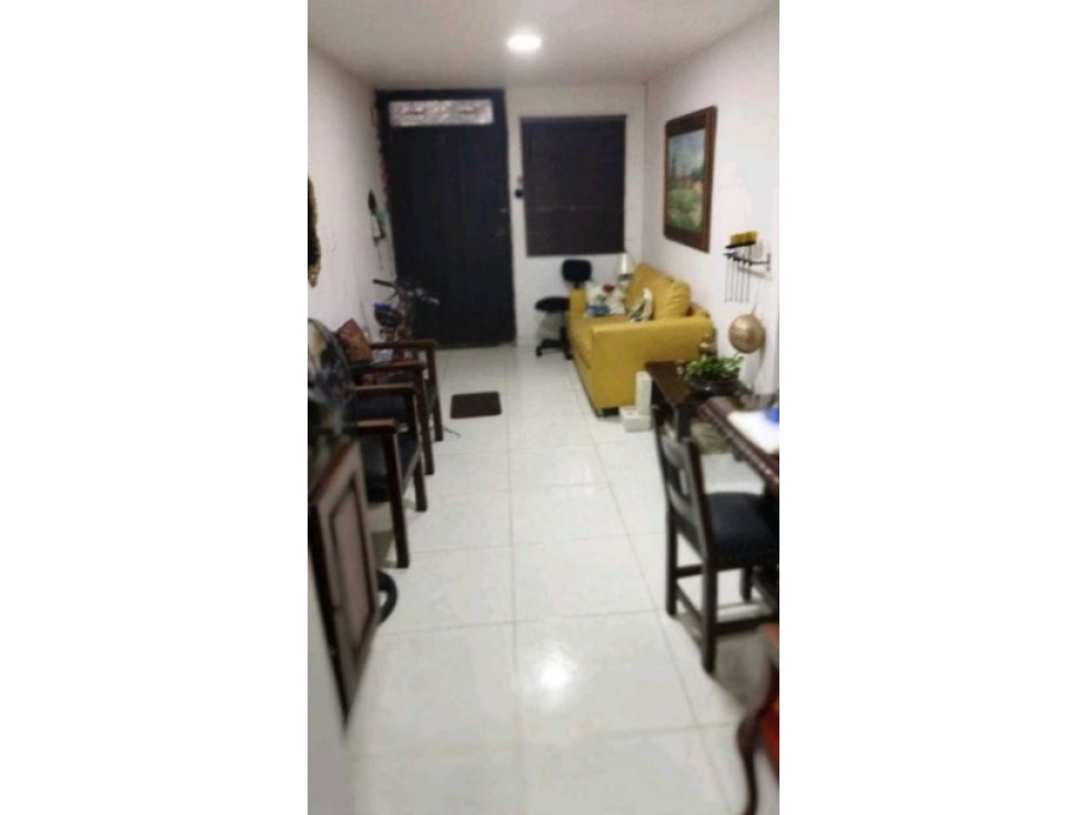 SE VENDE CASA EN PRIMER PISO EN LA ALMERIA — foto 4