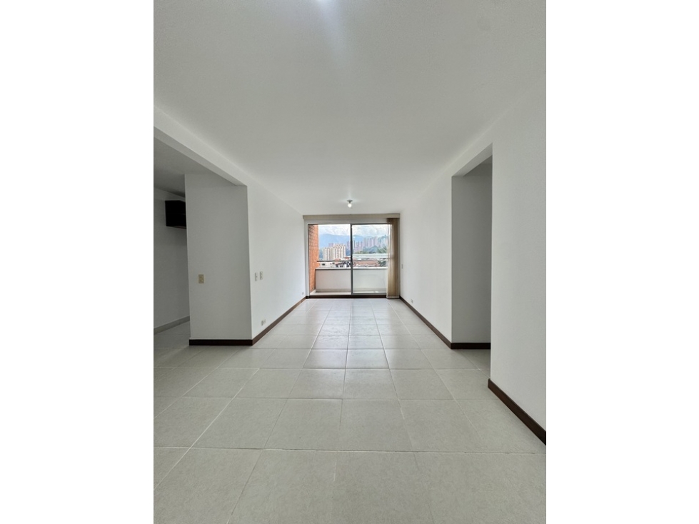 APARTAMENTO EN VENTA EN LOMA DE LOS BERNAL — foto 4