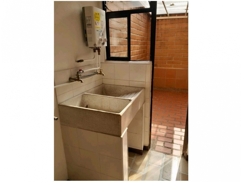 APARTAMENTO EN VENTA LOMA DE LOS BERNAL — foto 4