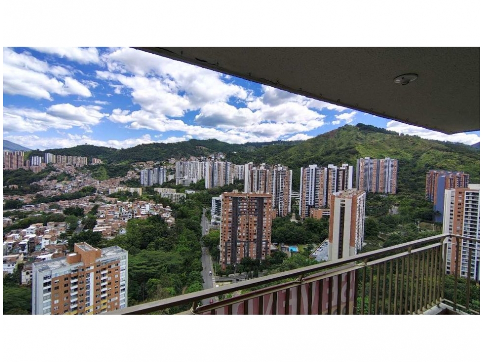 APARTAMENTO EN VENTA LOMA DE LOS BERNAL — foto 3