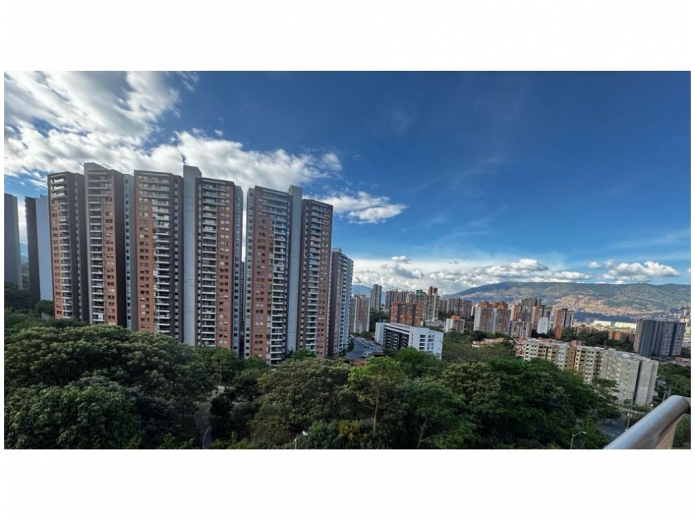 APARTAMENTO EN VENTA EN LOMA DE LOS BERNAL — foto 3