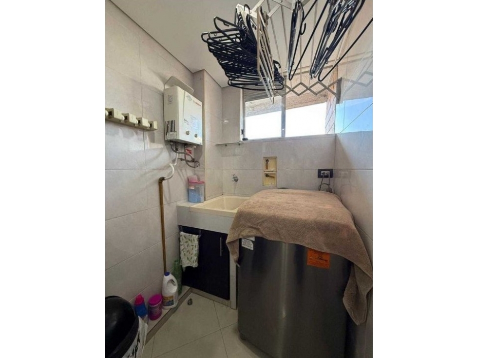 APARTAMENTO EN VENTA LOMA DE LOS BERNAL — foto 3