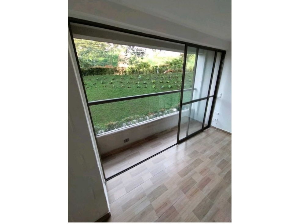 APARTAMENTO EN VENTA LOMA DE LOS BERNAL — foto 3