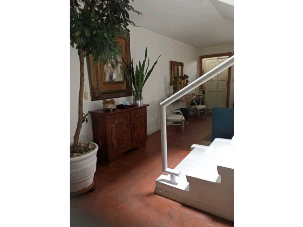 CASA EN VENTA UNIDFAMILIAR FLORESTA A UNA CUADRA DEL PARQUE — foto 3