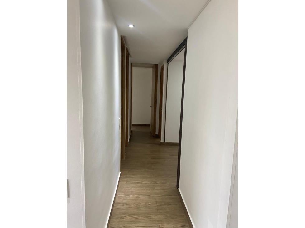 APARTAMENTO EN VENTA RIACHUELOS POBLADO TRANSVERSAL INTERMEDIA — foto 3