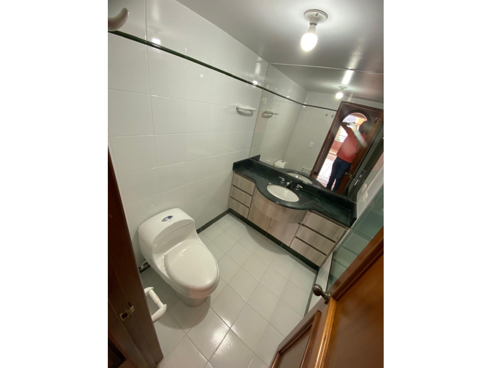 SE VENDE APARTAMENTO EN LAURELES CERCA AL EXITO — foto 6