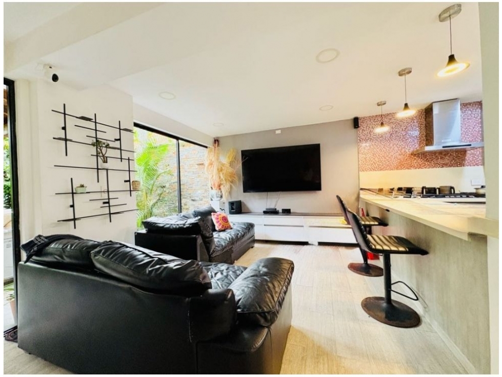 CASA DE TRES NIVELES PARA LA VENTA EN EL POBLADO CERCA AL TESORO