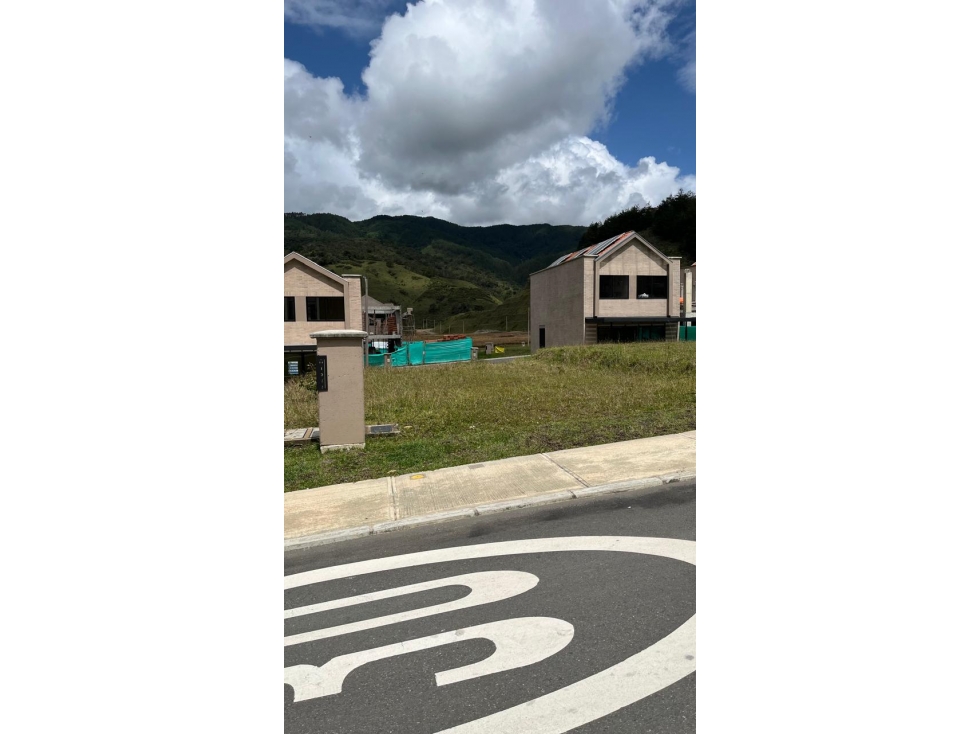 SE VENDE LOTE EN EL RETIRO