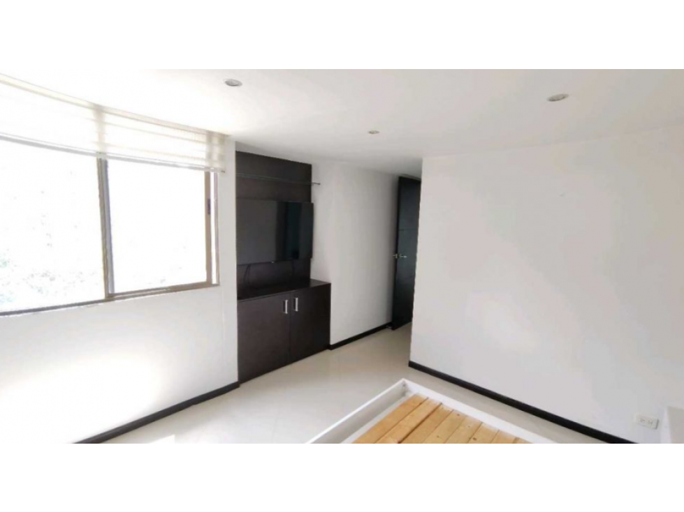 SE VENDE APARTAMENTO EN LOMA DE LOS BERNAL — foto 4