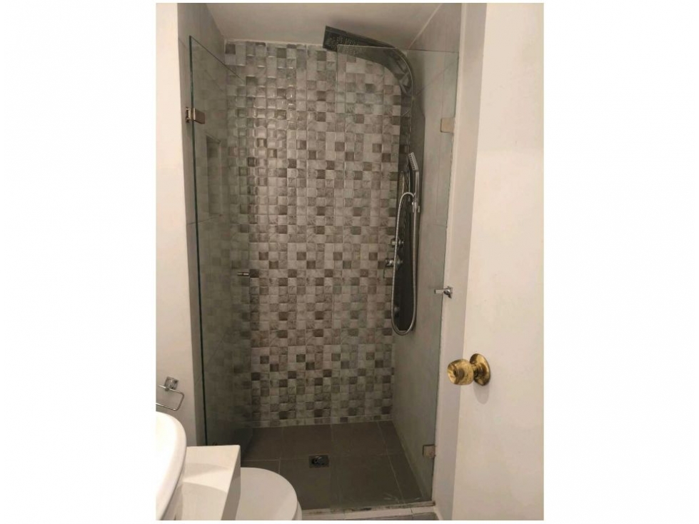 APARTAMENTO EN VENTASECTOR LOMA DE LOS BERNAL PARTE BAJA — foto 4