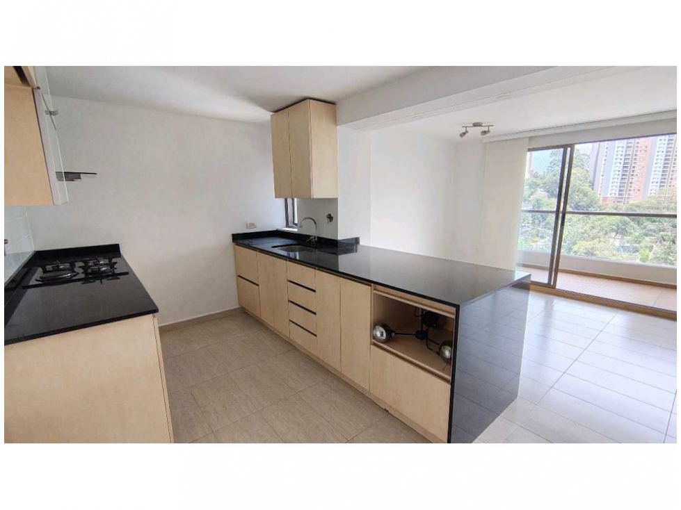 APARTAMENTO LOMA DE LOS BERNAL — foto 4