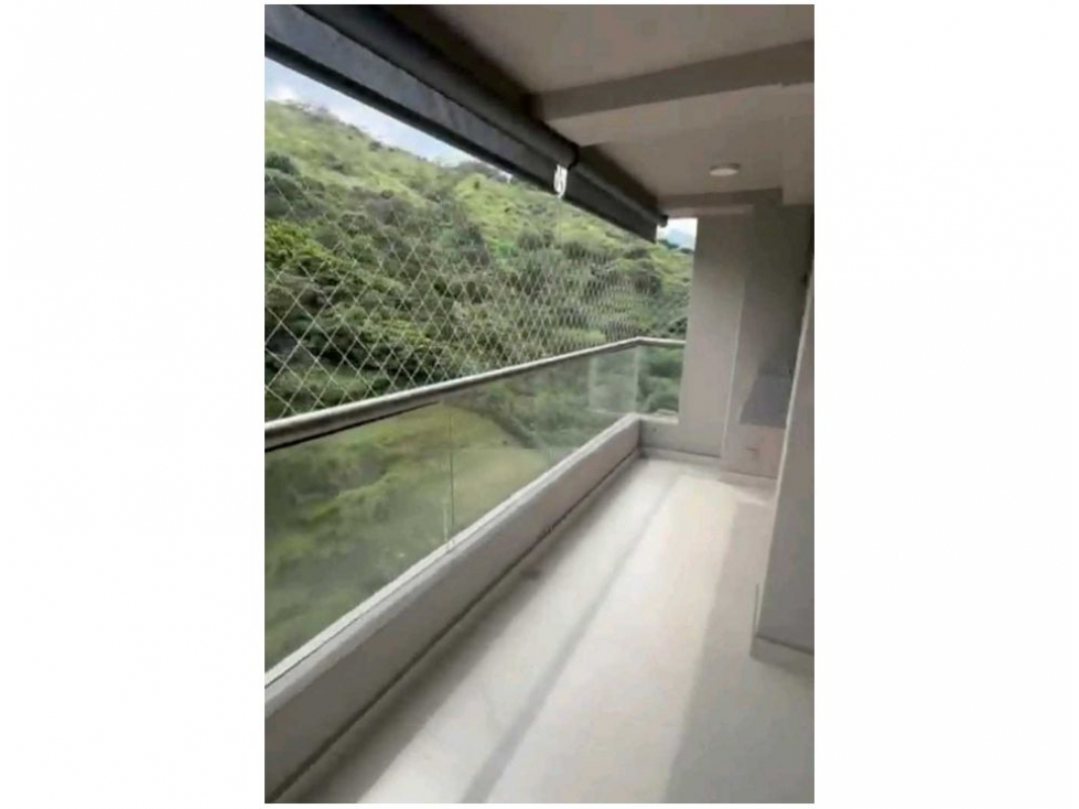 APARTAMENTO EN VENTA LOMA DE LOS BERNAL — foto 4