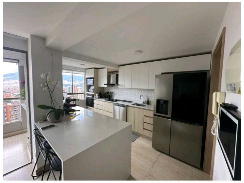 APARTAMENTO EN VENTA LOMA DE LOS BERNAL — foto 4