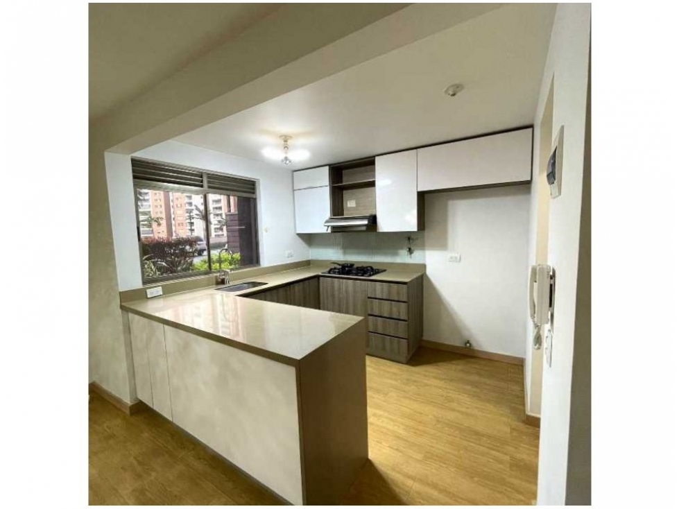 APARTAMENTO EN VENTA LOMA DE LOS BERNAL — foto 4