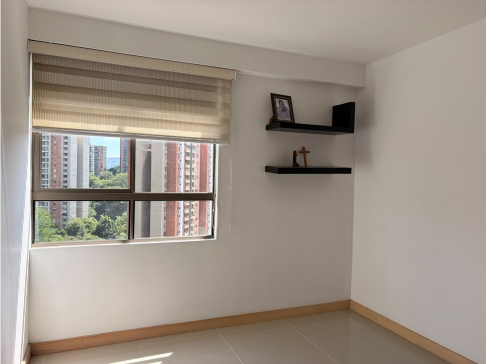 APARTAMENTO EN ARRIENDO LOMA DE LOS BERNAL AMOBLADO — foto 6