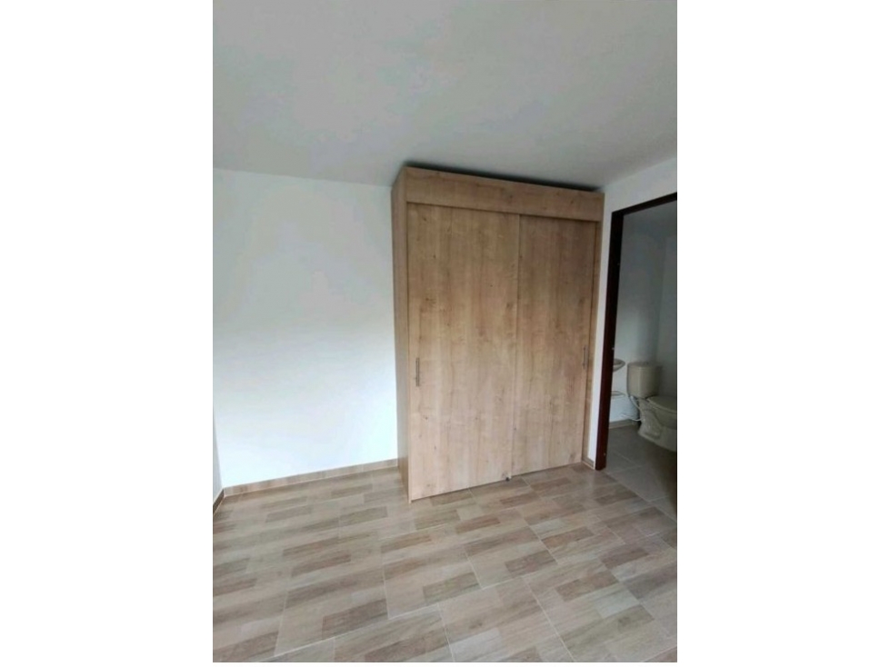 APARTAMENTO EN VENTA LOMA DE LOS BERNAL — foto 4