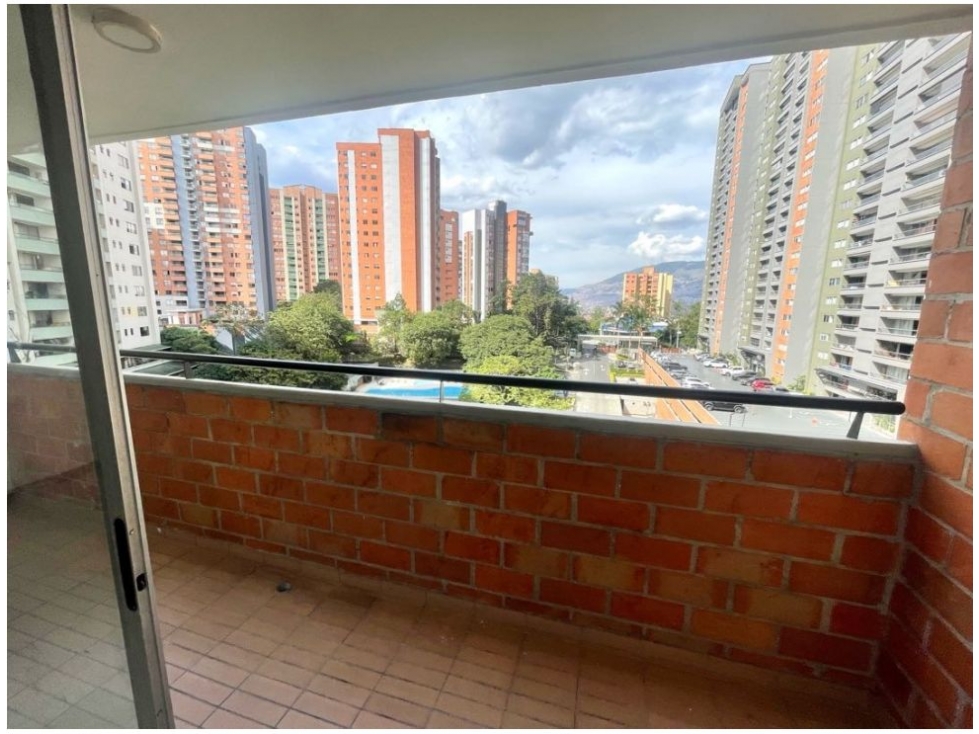 APARTAMENTO EN VENTA LOMA DE LOS BERNAL PARTE BAJA — foto 4