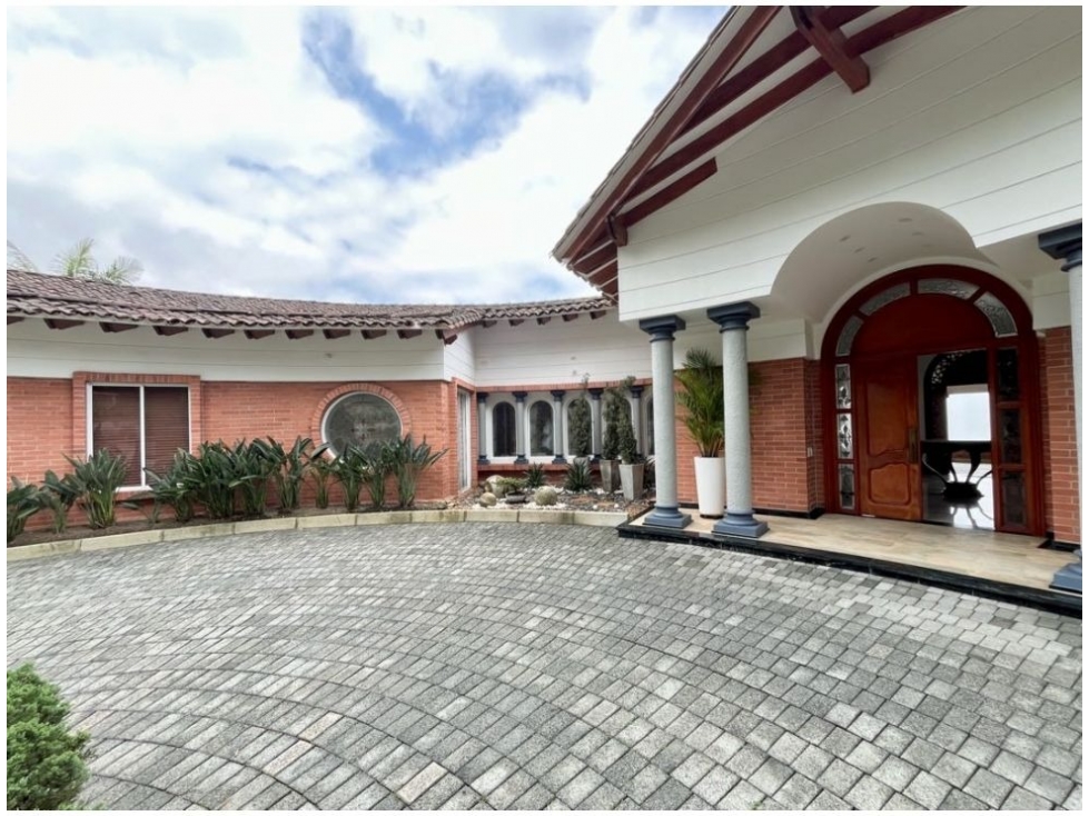 SE VENDE CASA EN LOMA DEL ESCOBERO