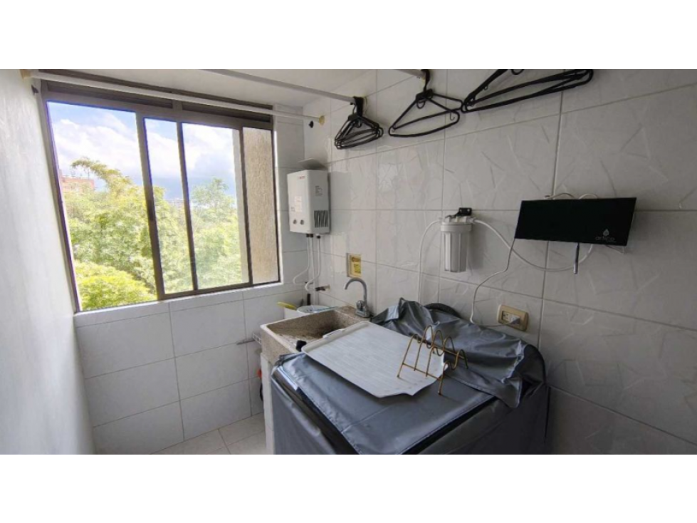 SE VENDE APARTAMENTO EN LOMAS DE LOS BERNAL — foto 5
