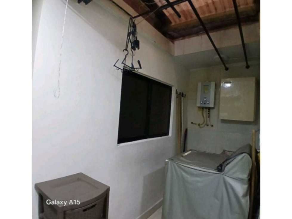 SE VENDE CASA EN PRIMER PISO EN LA ALMERIA — foto 5
